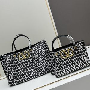 Valentino Shopping Bag In Toile Iconographe Raffia Black