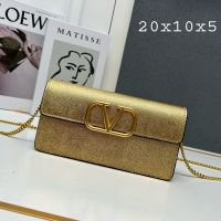 Valentino Vlogo Signature Wallet On Chain In Grainy Calfskin Gold